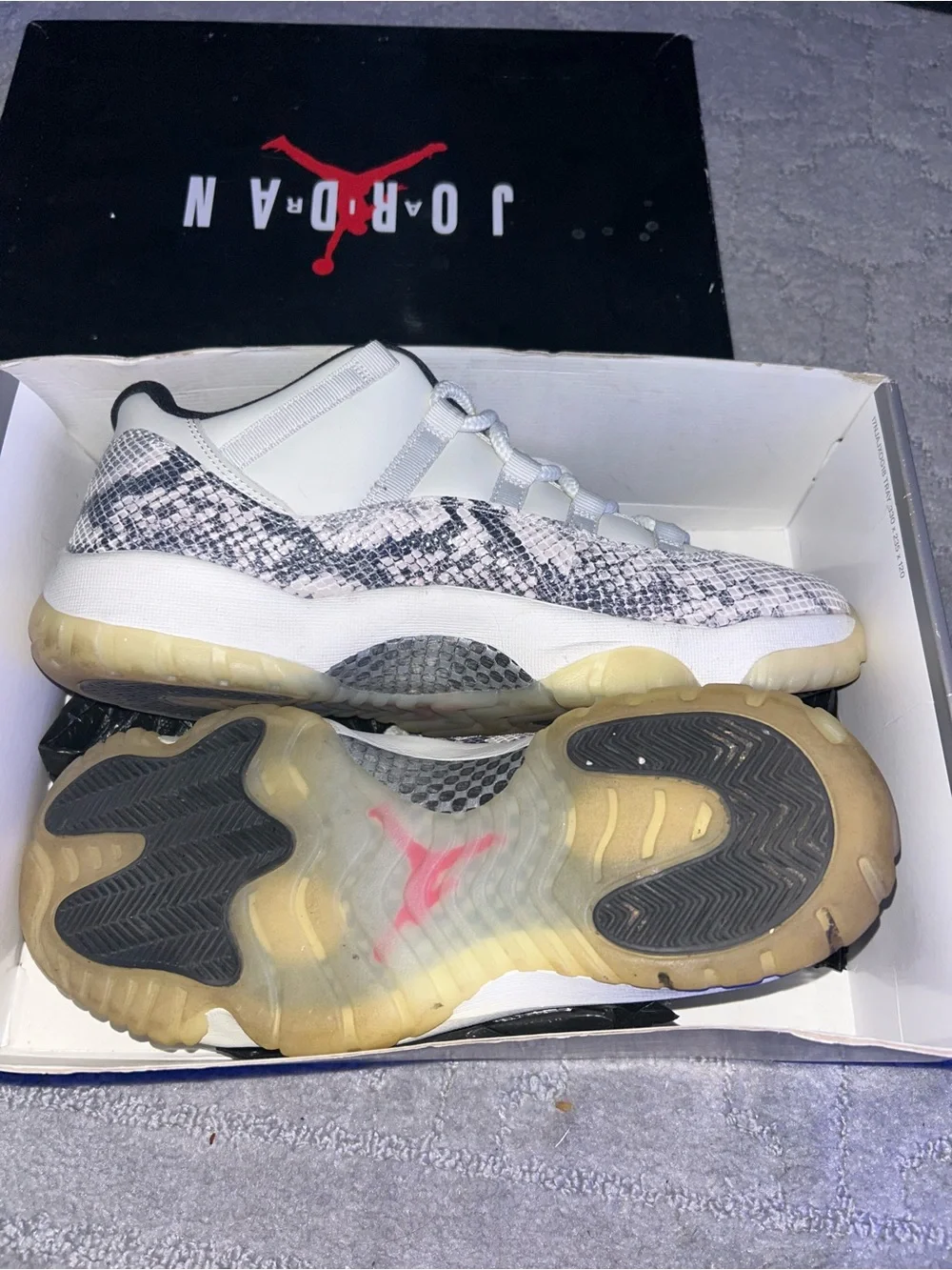 Jordan Kids Low-Top Sneakers in White and Gray Snake Print